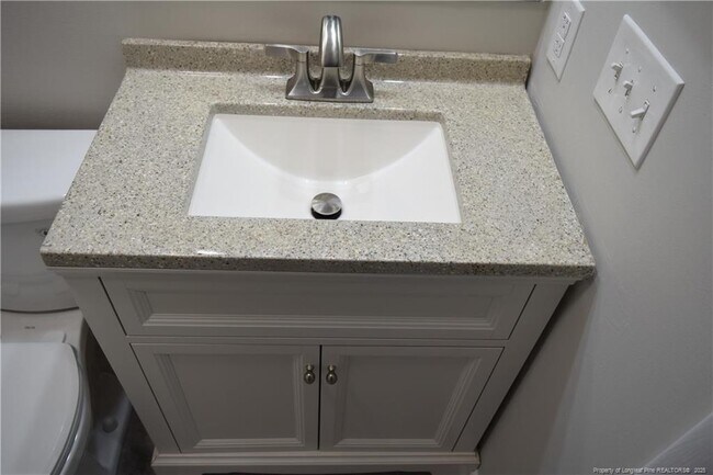 Building Photo - 668 Bartons Landing Pl