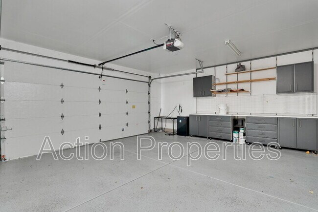 Building Photo - 675 W Esplanade Dr