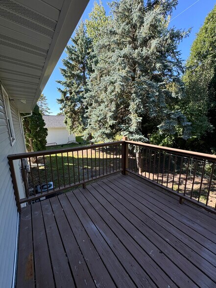 Deck - 205 Wellons Dr
