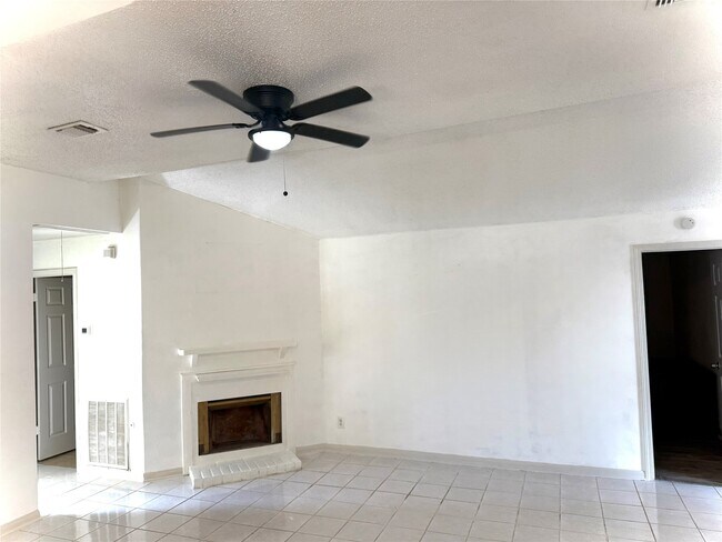 Building Photo - 16731 Sierra Grande Dr