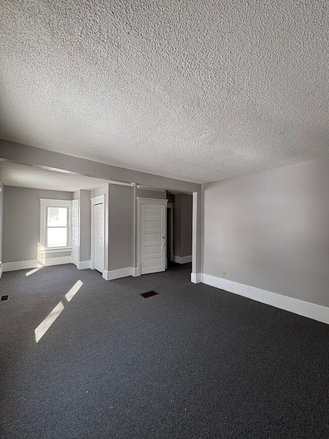 Building Photo - 729 Mallison Ave