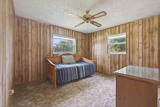 Building Photo - 704 Juniper Dr