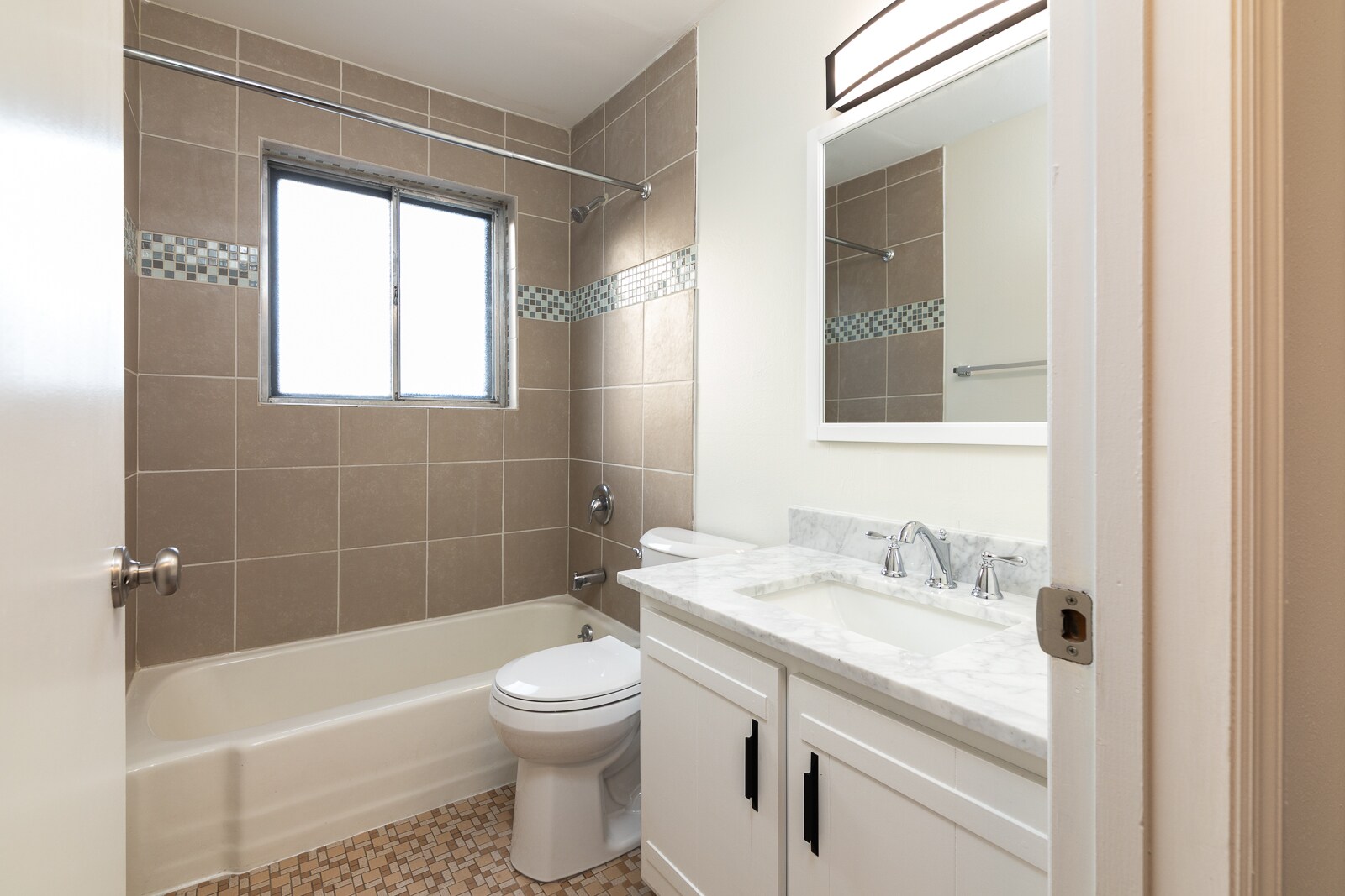 Building Photo - 7951 Royal Arms Ct