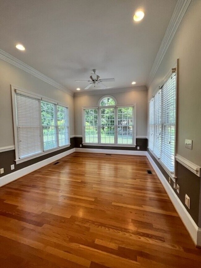 Building Photo - 4-bedroom, 3.5-bathroom Single Family Home