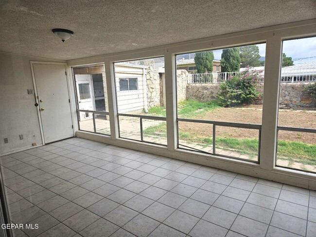 Building Photo - 3411 Garnet Dr