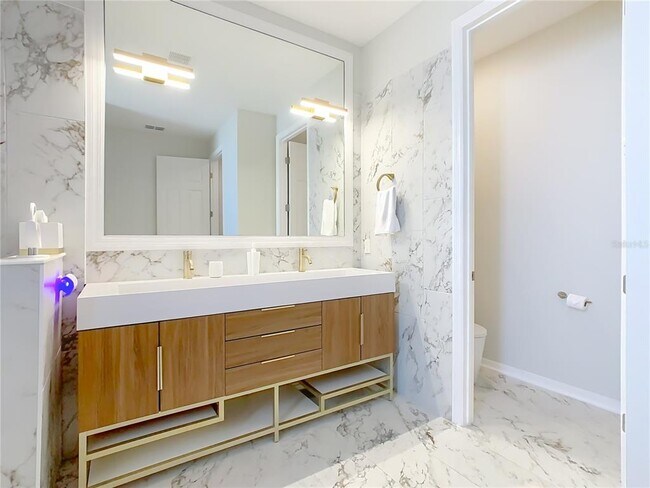 Building Photo - 790 Carmel Ln