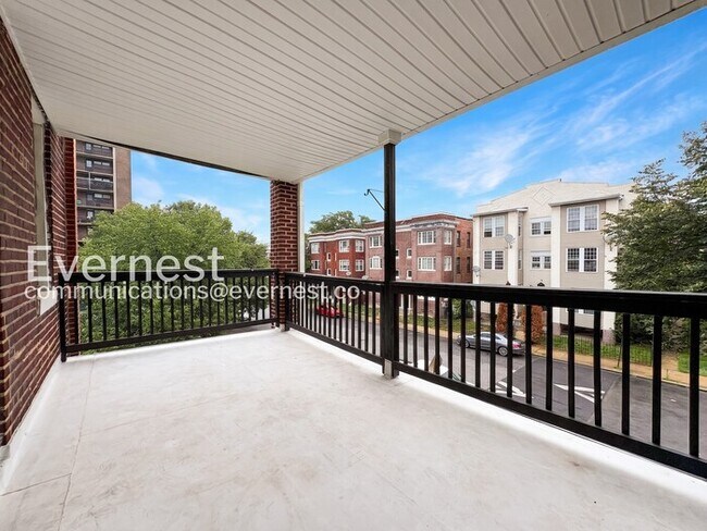 Building Photo - 2-Bed/1-Bath Spacious Condo with Balcony/ Available Soon!