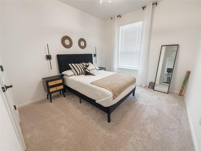 Building Photo - 2725 Woodall Dr