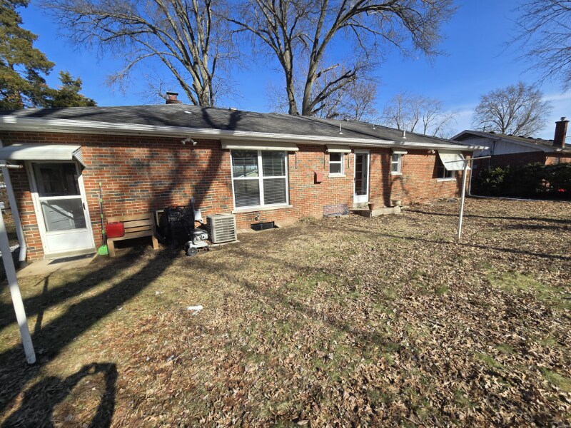 Building Photo - 6100 W Washington St