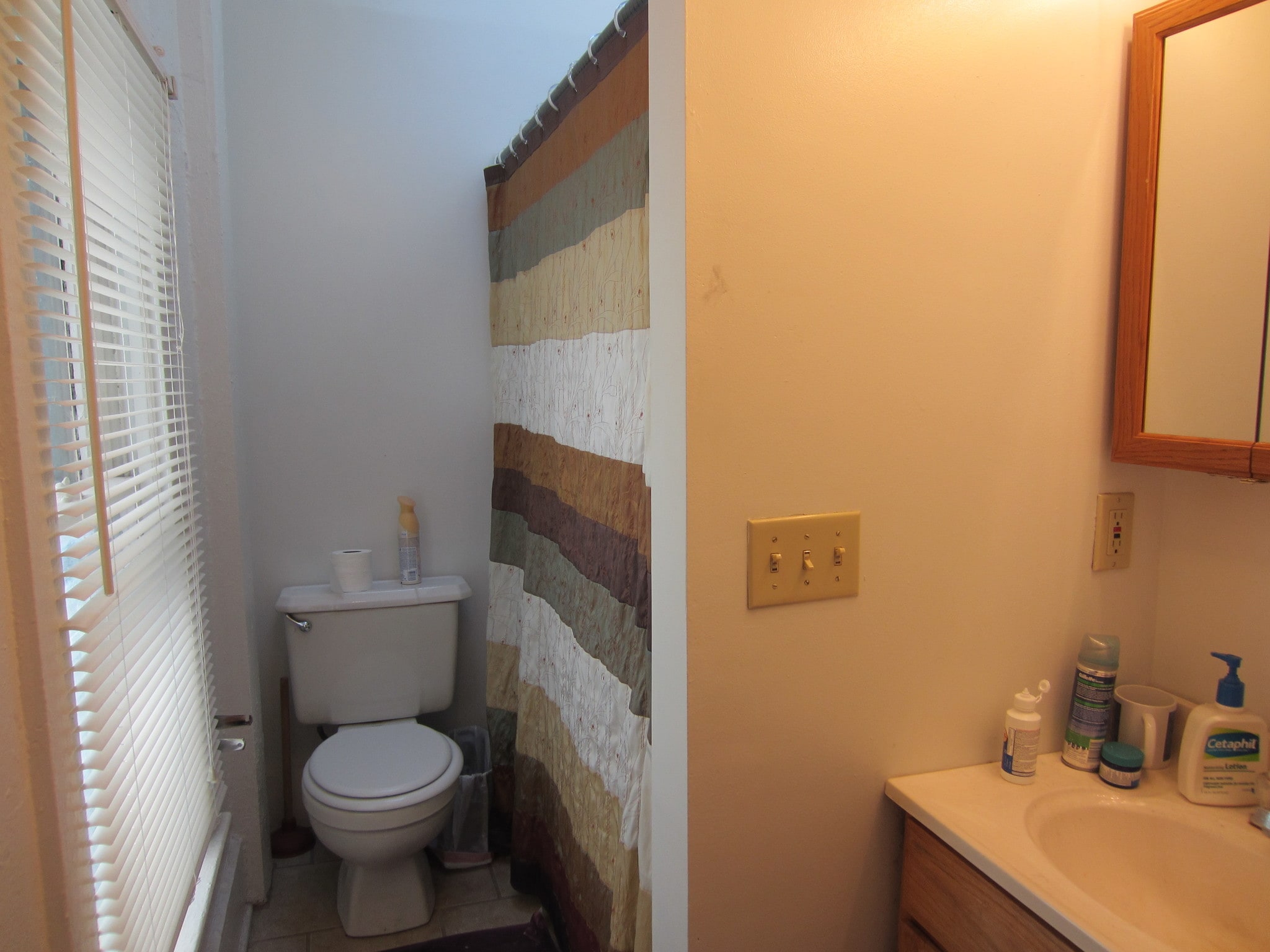 Bathroom at top of stairs - 1330 Vermont St