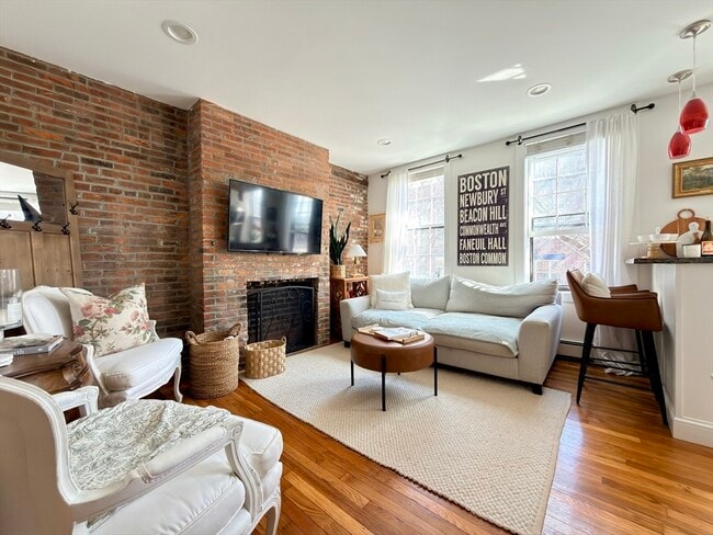 Building Photo - 62 Melrose St