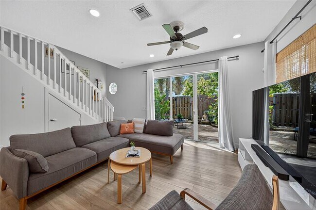 Building Photo - South Florida Excellent Rental - 1 month FREE!!!