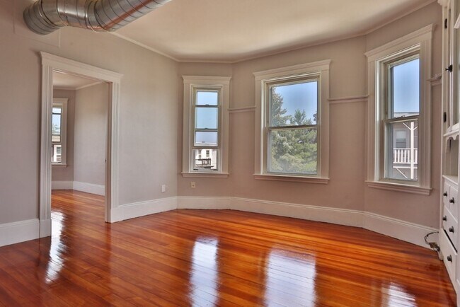 Building Photo - 74 Barnes Ave