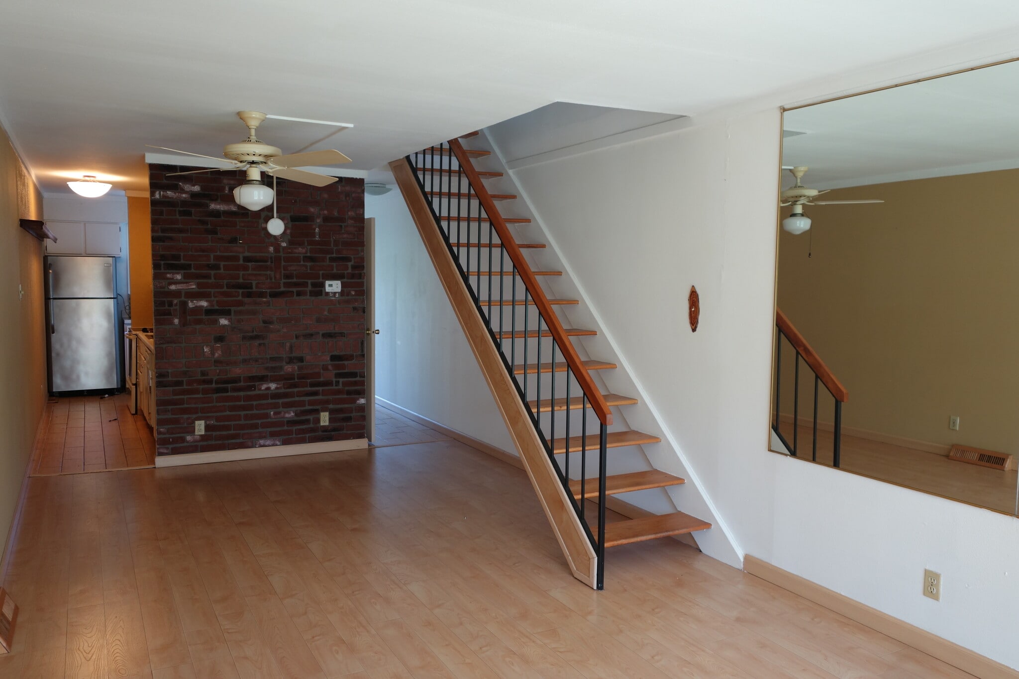 Building Photo - 624 Summit House