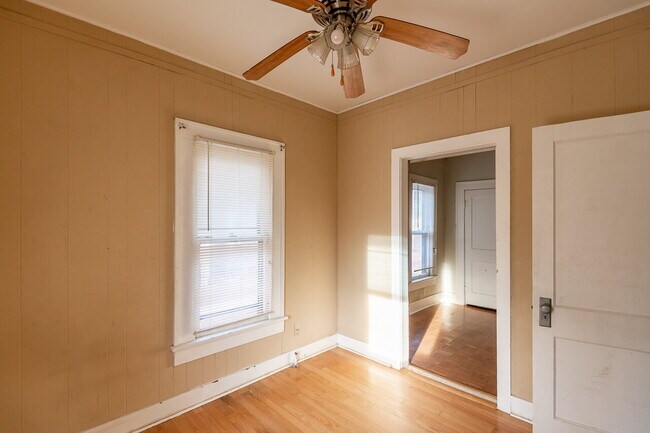 Building Photo - 2 bedroom for Lease