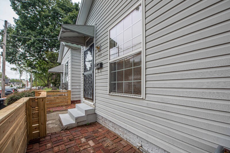 Building Photo - 933 Vine St
