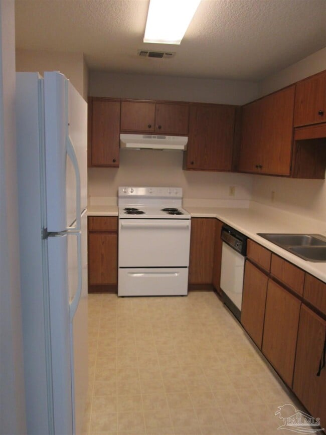 Building Photo - 6734 Bellview Pines Rd