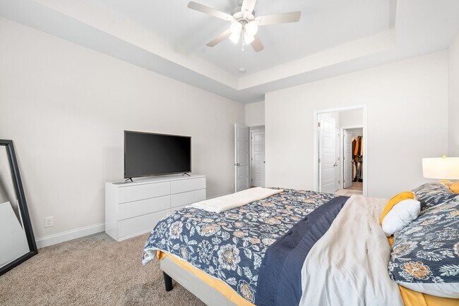 Building Photo - 525 Bloomington Trce