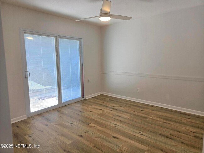 Building Photo - 795 Stocks St