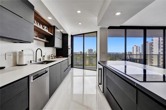 Building Photo - 20281 E Country Club Dr