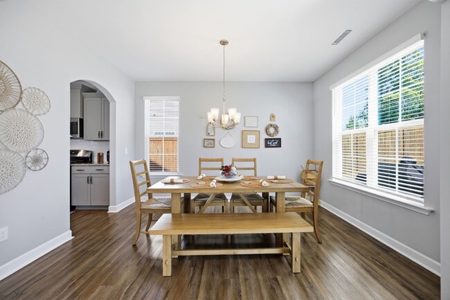 Building Photo - 450 Hawksbill Dr