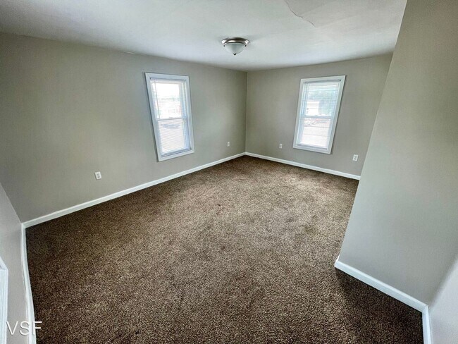 Building Photo - 3 br, 1 bath House - 328 Morehead St.