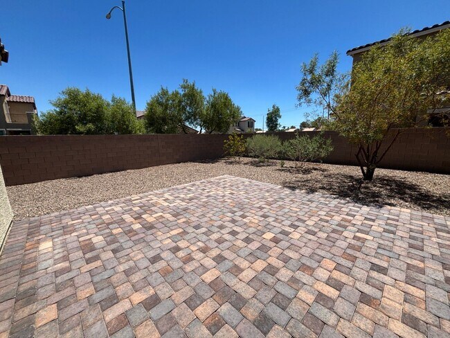 Building Photo - Charming 3-Bedroom Home with Spacious Back...