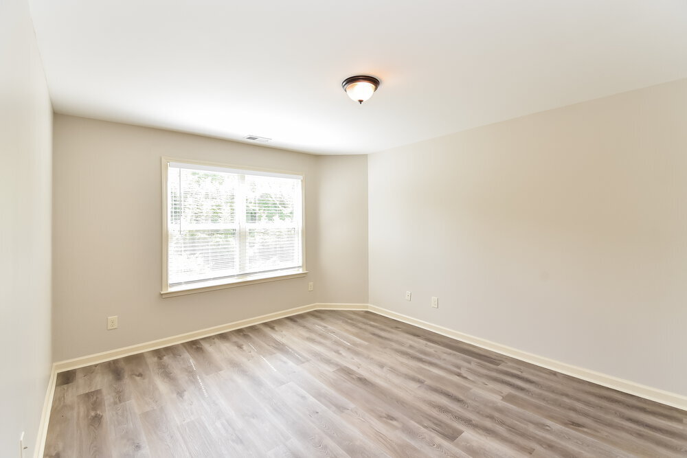 Building Photo - 1000 Cureton Dr