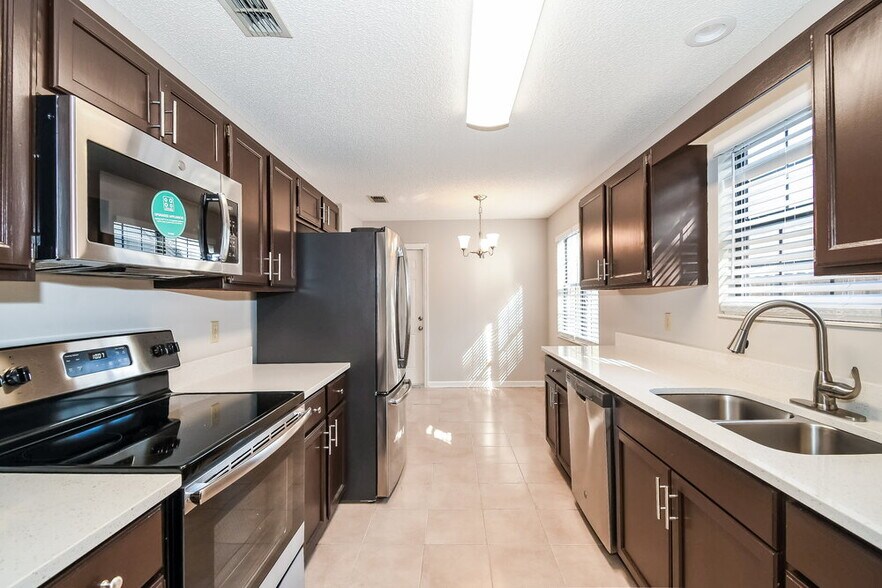 Building Photo - 3860 English Colony Dr S