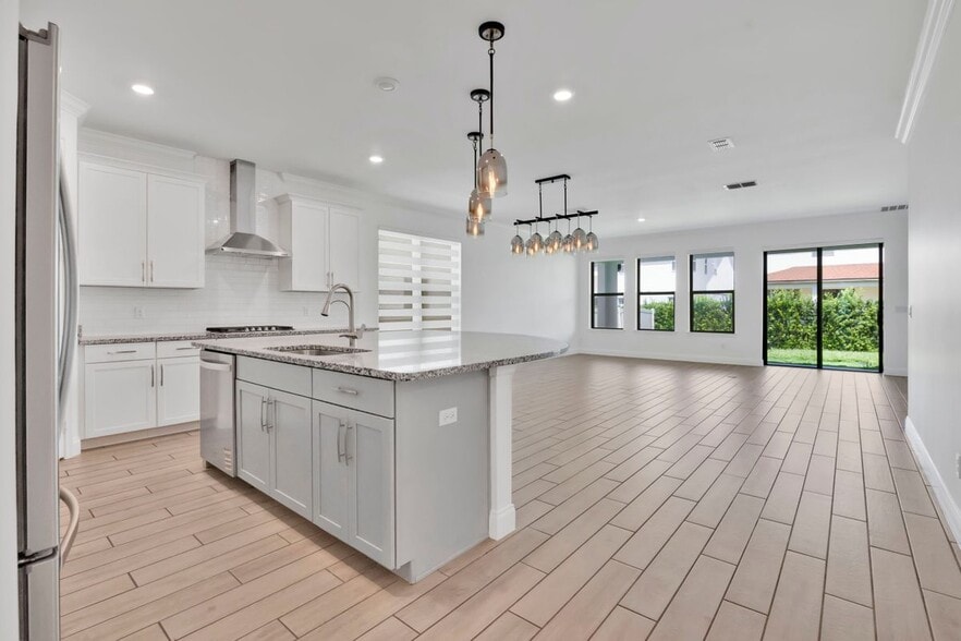 Building Photo - 8318 Vivaro Isle Way