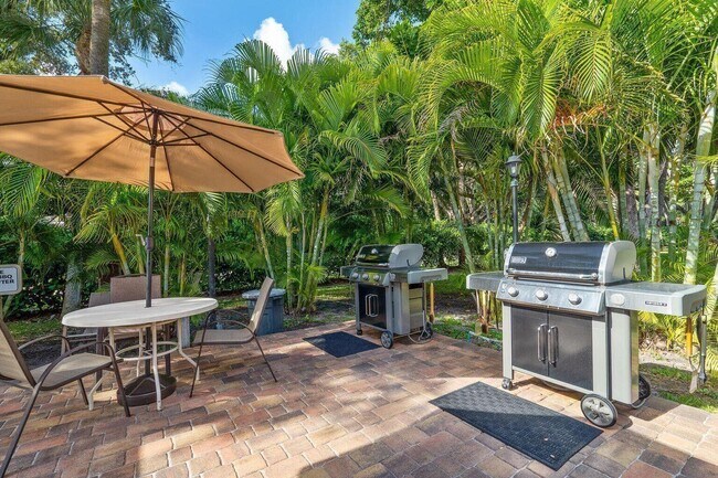 Building Photo - 950 Ponce De Leon Rd