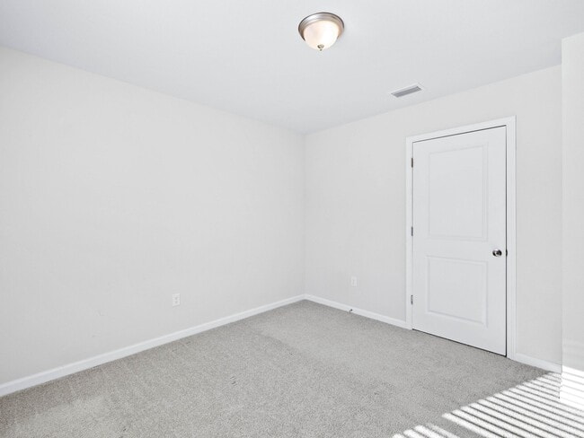 Building Photo - 462 Whispering Creek Ave