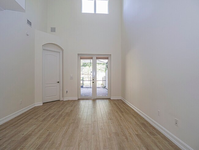 Building Photo - 1915 Bridgepointe Cir