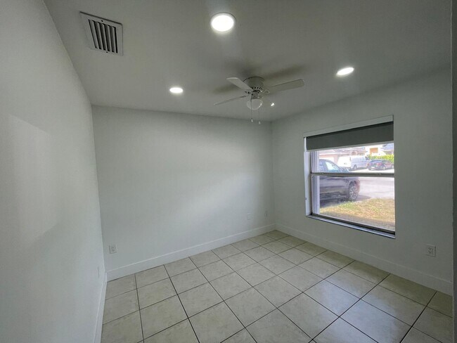 Building Photo - 18605 NW 52nd Path