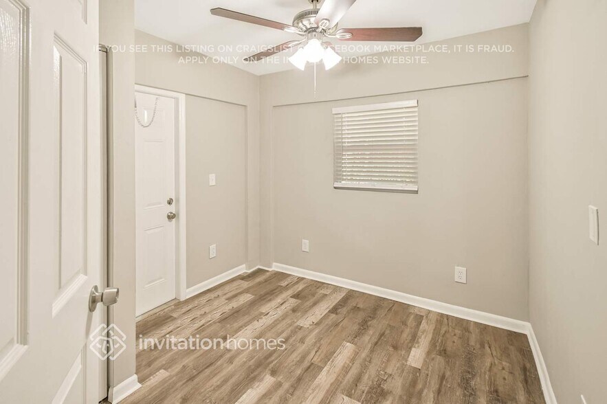 Building Photo - 525 Dolphin Dr