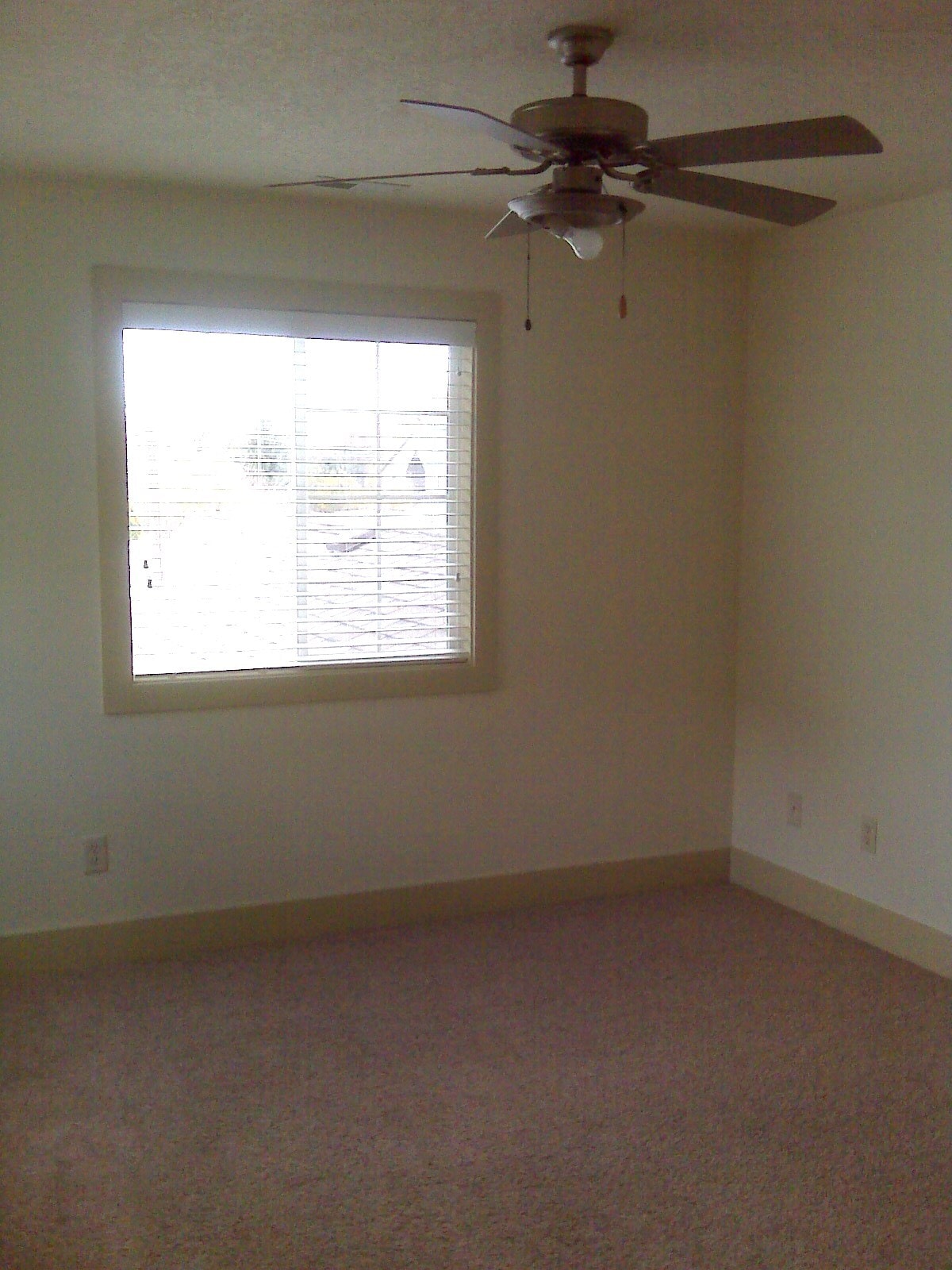 Building Photo - 2131 S Amy Ave