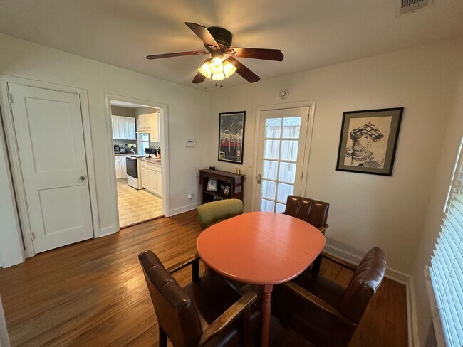 Building Photo - 3 BED | 1 BATH | SPACIOUS GATED BACKYARD |...