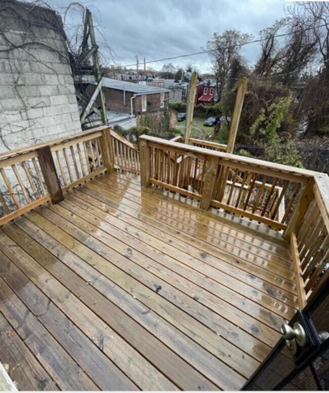 Building Photo - 1839 W North Ave