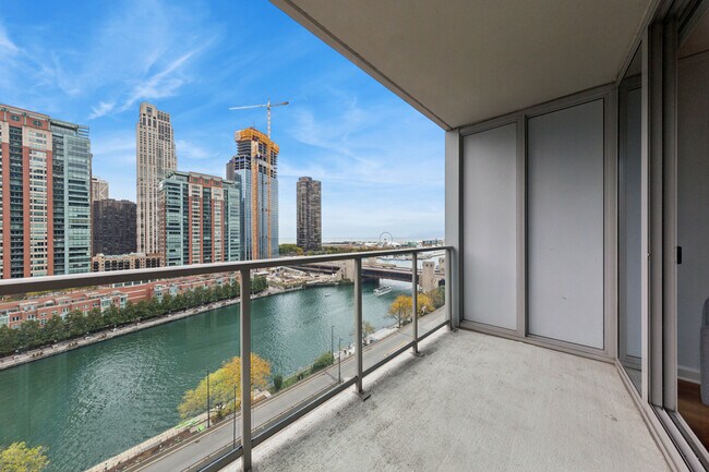 Building Photo - 420 E Waterside Dr