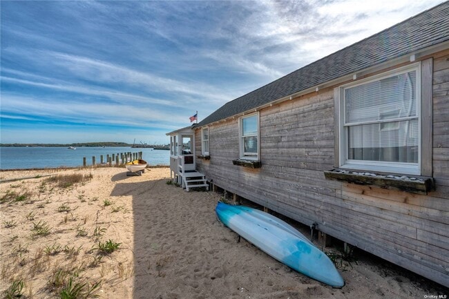 Building Photo - 24 Sandy Beach Rd