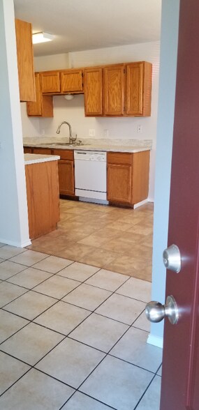 Building Photo - 906 Austin St