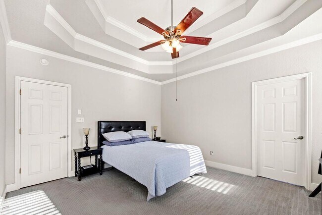 Building Photo - 11 Elmwood Cir