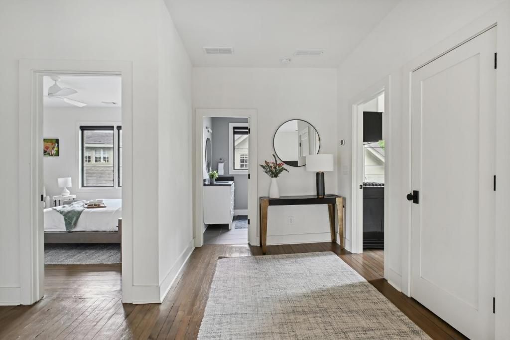 Building Photo - 634 Bonaventure Ave NE