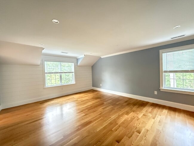 Building Photo - 67 Overbrook Dr