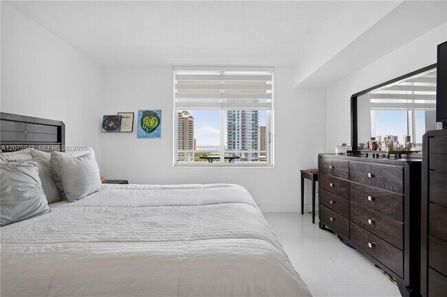 Building Photo - 335 S Biscayne Blvd
