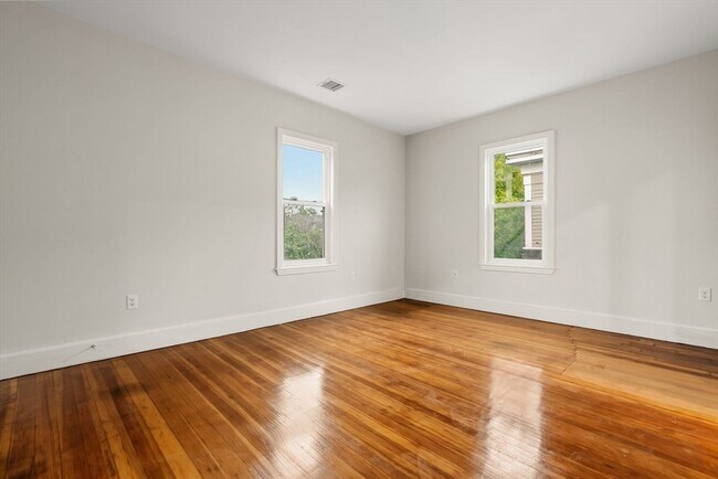Building Photo - 8 1/2 Intervale St