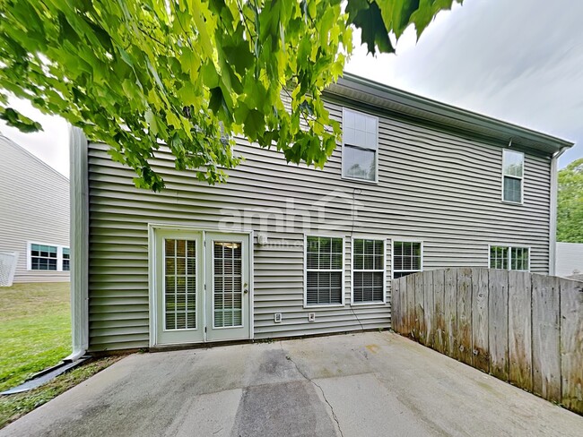 Building Photo - 515 Kingsman Ln