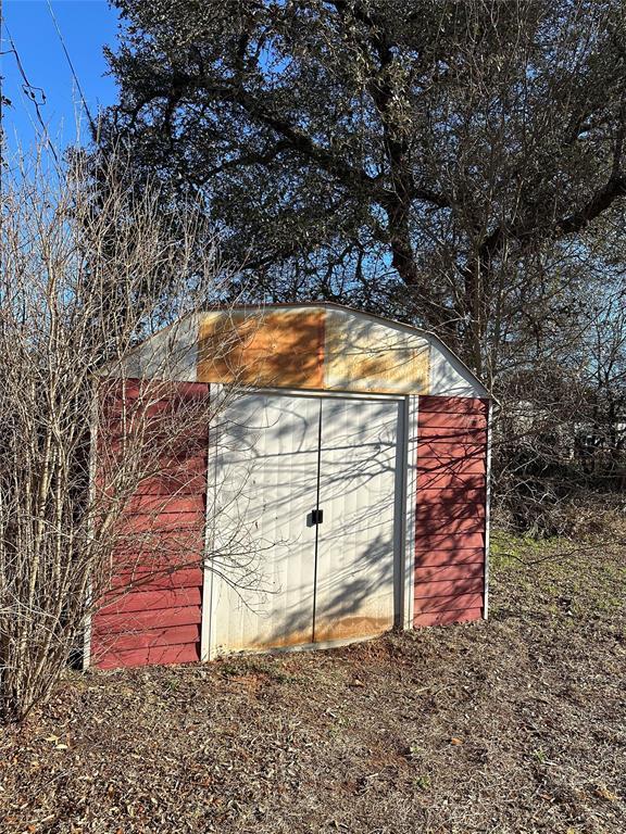 Building Photo - 112 Ave O