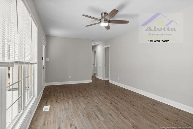 Building Photo - 1315 Cade Hill Ave