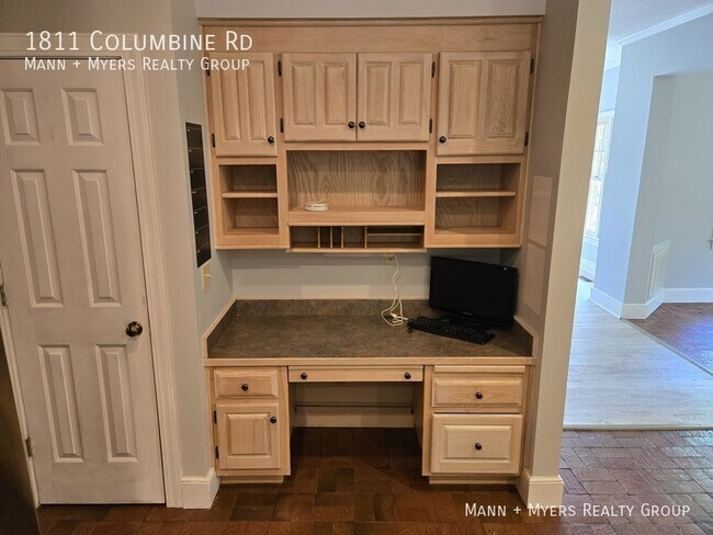 Building Photo - 1811 Columbine Rd